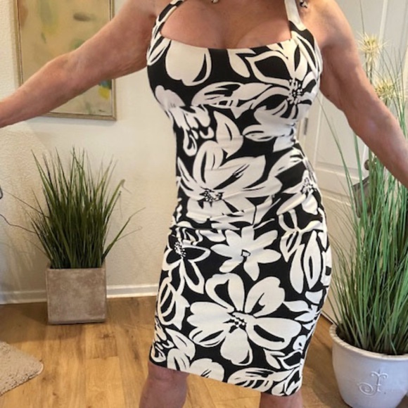 Cache size 8 Hawaiian print white and black party dress - Picture 2 of 12